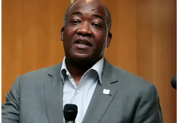 Reitor da UP silencia sobre dívida de 2 milhões ao artista visual Abdul Naguib por mural