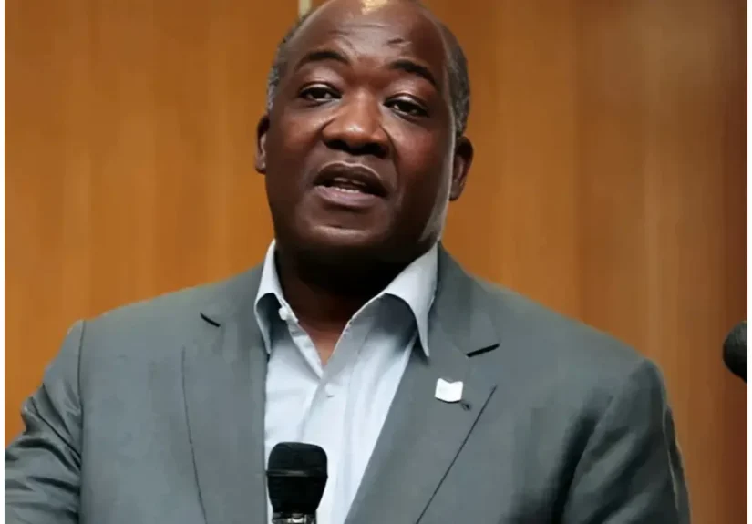 Reitor da UP silencia sobre dívida de 2 milhões ao artista visual Abdul Naguib por mural