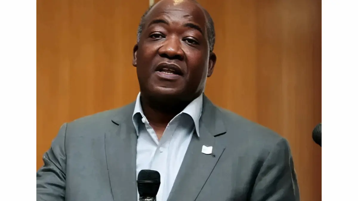 Reitor da UP silencia sobre dívida de 2 milhões ao artista visual Abdul Naguib por mural